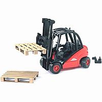 Linde Fork Lift with 2 pallets